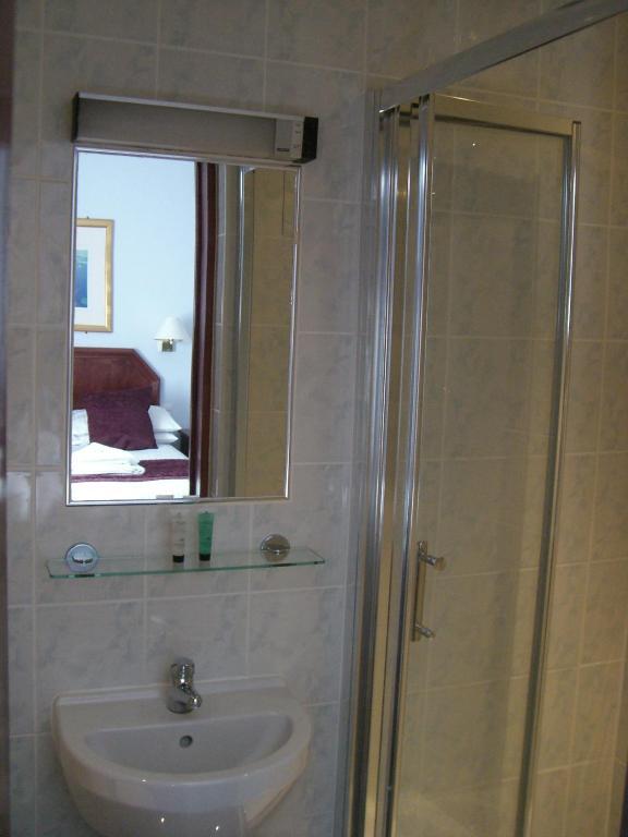 Kings Paget Hotel West Drayton  Стая снимка