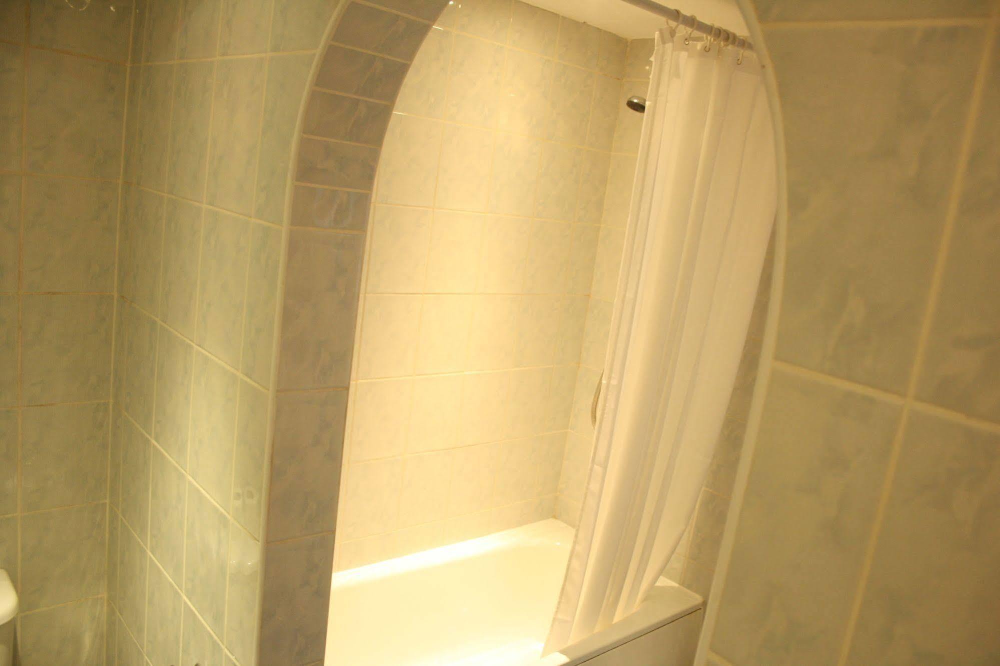 Kings Paget Hotel West Drayton  Екстериор снимка