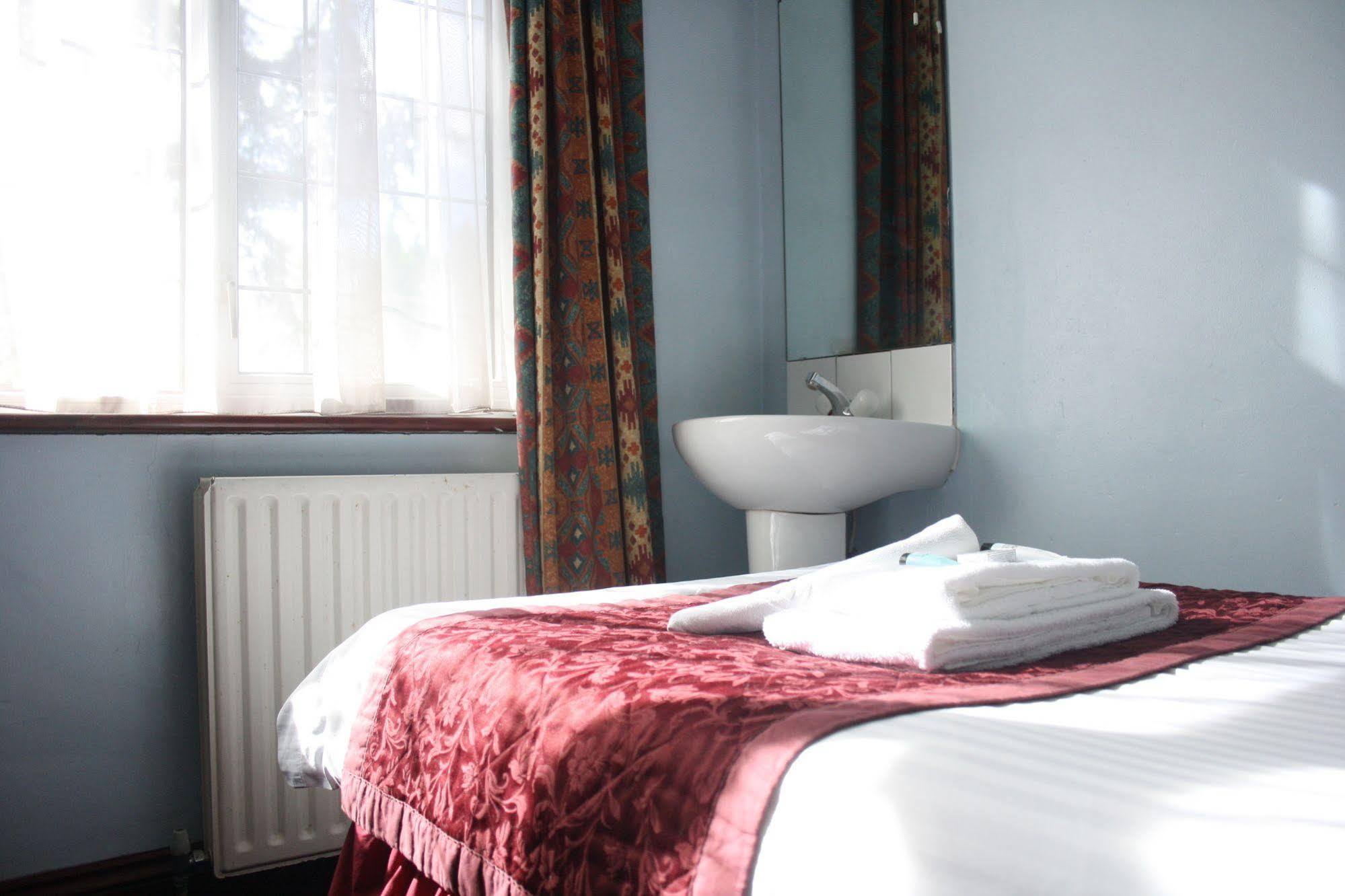 Kings Paget Hotel West Drayton  Екстериор снимка