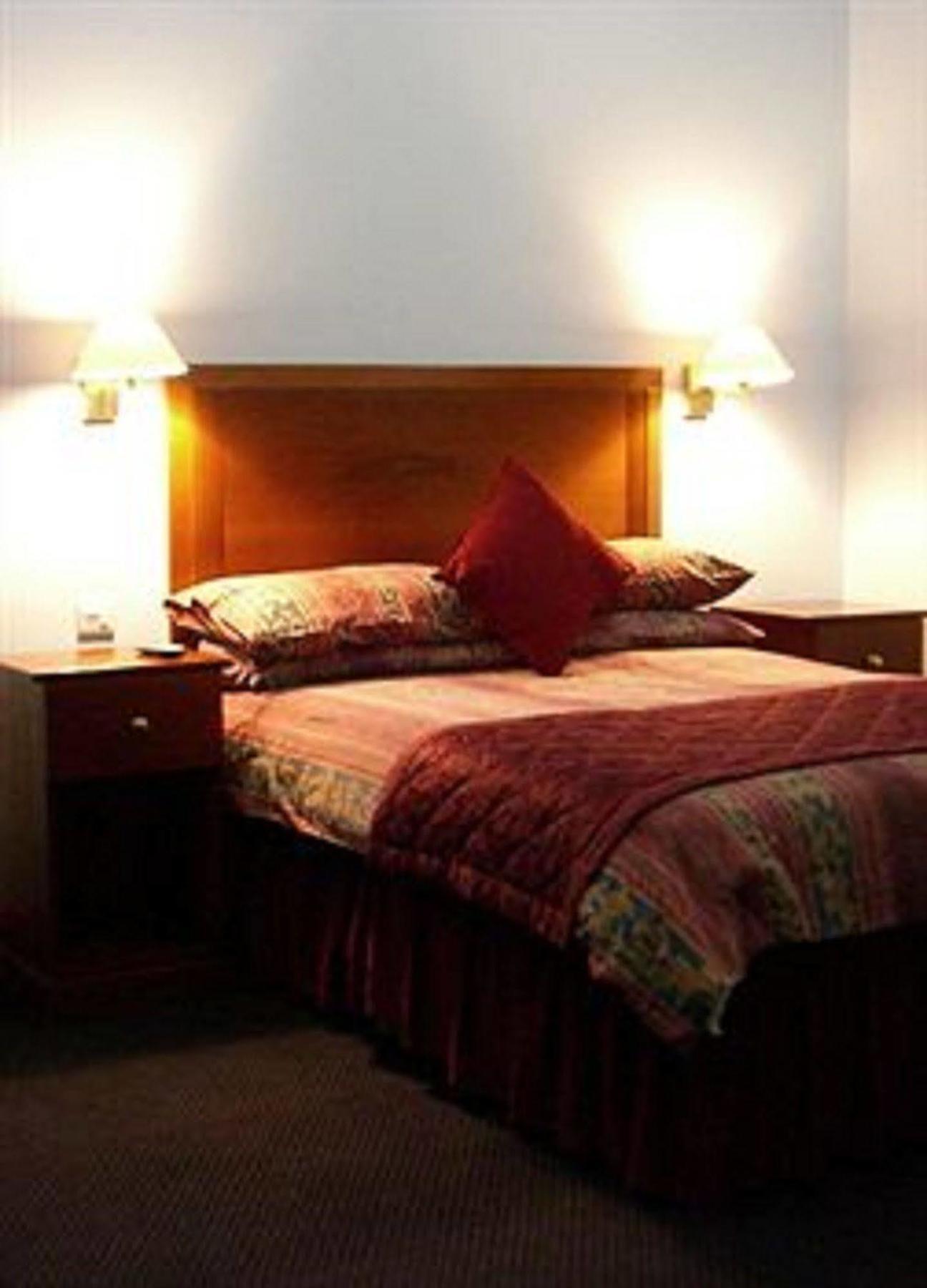 Kings Paget Hotel West Drayton  Екстериор снимка