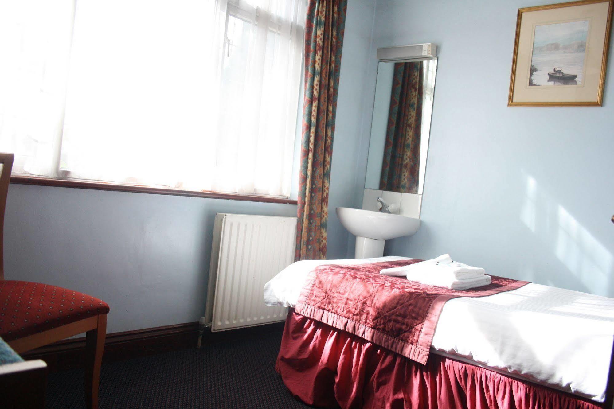 Kings Paget Hotel West Drayton  Екстериор снимка