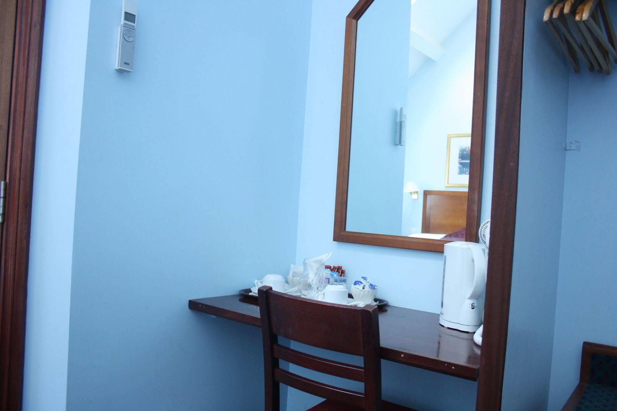 Kings Paget Hotel West Drayton  Екстериор снимка